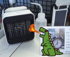 まずはこの卓上扇風機で…